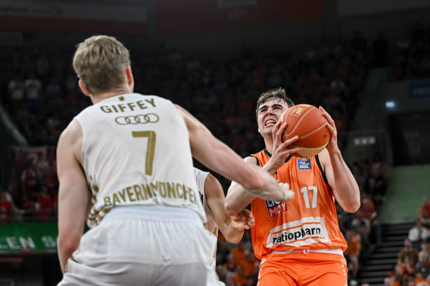 疑揭示出他 疑揭示出他